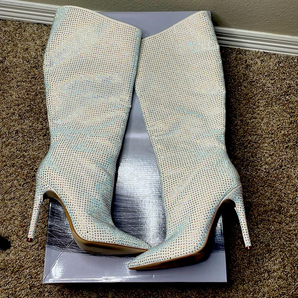 Jlo Winter White Rhinestone boots 💎 👢